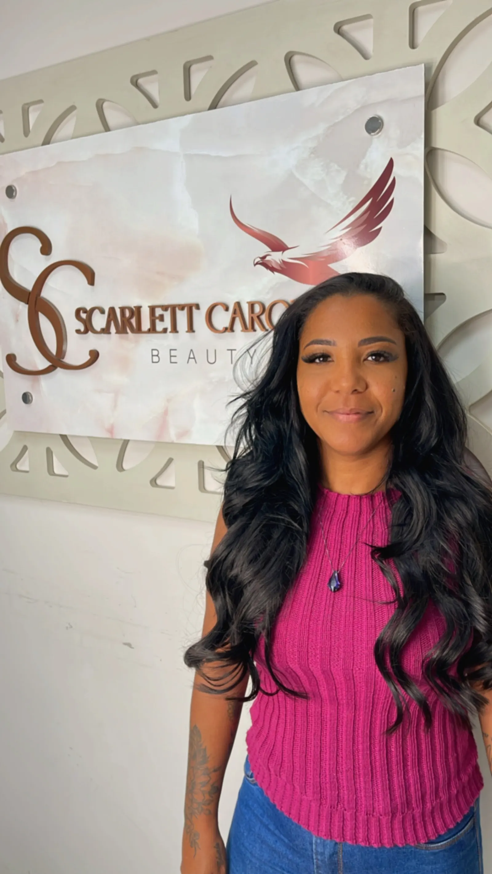Mega hair preto ondulado — transformação Scarlett Caroline Beauty Belo Horizonte