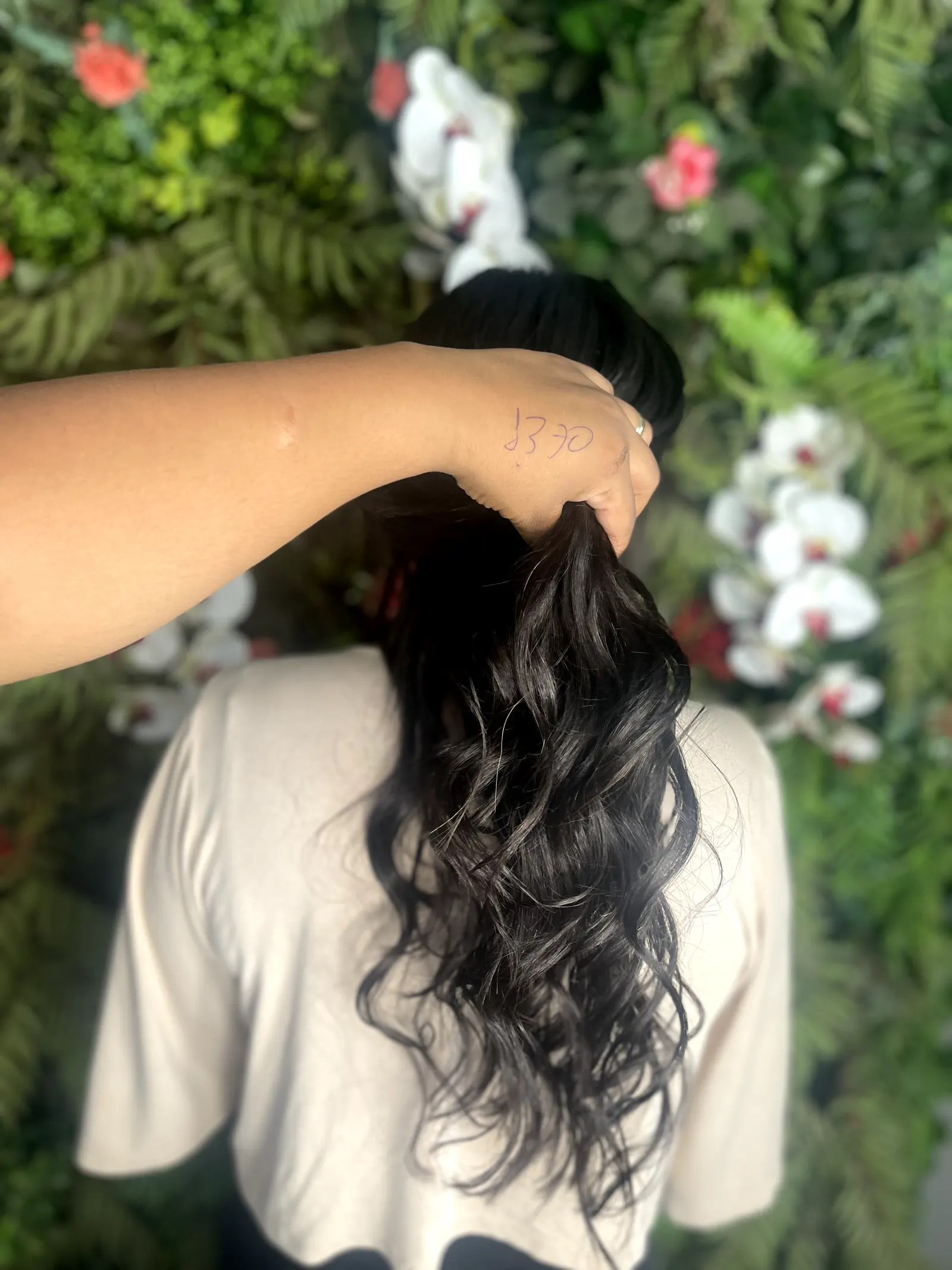 Detalhe da junção imperceptível do mega hair — técnica Invisible Secret Scarlett Caroline Beauty BH